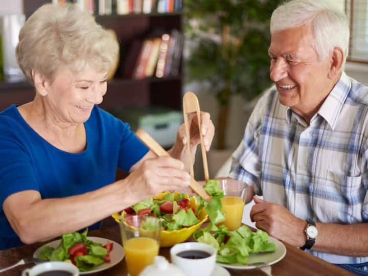 Healthy Food Diet Plan Tips For Old Age People Healthy Diet For Old People: जरूरत से ज्यादा खाना सेहत के लिए खतरनाक, वृद्ध लोग अपनी 'फूड डाइट' का ऐसे रखें ख्याल