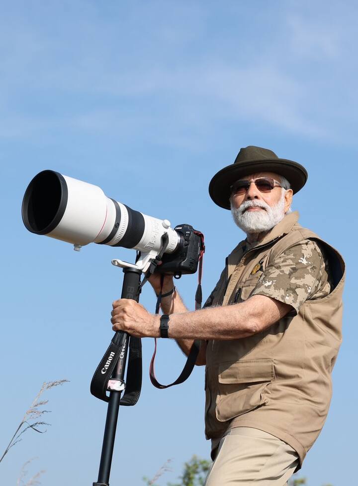 The Prime Minister visited the Theppakadu Elephant camp in Mudumalai Tiger Reserve and interacted with mahouts and kavadis of the elephant camp.