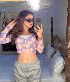 Avneet Kaur PHOTO: મિરર સામે સેલ્ફી લેતી જોવા મળી અવનીત કૌર, તસવીરો થઈ વાયરલ