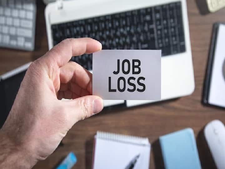 More than 2.12 lakh people lost their jobs in the era of global retrenchment, you will be shocked to know the figure of India
