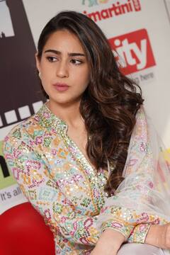 घर से निकलते ही उड़ती है इन स्टार किड्स की खिल्ली, बिग बी की पोती से लेकर अजय-शाहरुख की लाड़लियां शामिल