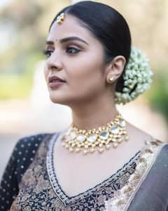 Anchor Sreemukhi: లెహంగాలో శ్రీముఖి- స్టన్నింగ్ లుక్స్ తో మెస్మరైజ్