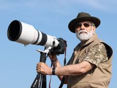 Narendra Modi Visited Bandipur Tiger Reserve: सिर पर टोपी, गले में दूरबीन, हाथों में कैमरा... बांदीपुर की टाइगर सफारी में दिखा पीएम मोदी का नया अवतार