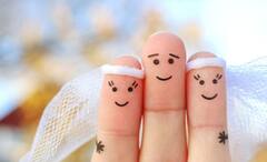 Zodiac Signs: সমাজ-সংসারের চাপে পরতে হয় বেড়ি, আসলে বহুগামী সম্পর্ক পছন্দ এই রাশির জাতকদের