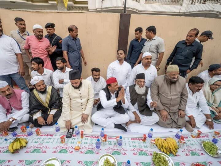 दरअसल, सपा प्रमुख अखिलेश यादव रविवार को लखनऊ पहुंचे थे, जहां उन्होंने इफ्तार पार्टी में हिस्सा लिया.