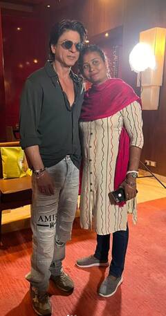 Shah Rukh Khan : अ‍ॅसिड हल्ल्याचा शिकार झालेल्यांच्या भेटीला किंग खान! पाहा फोटो