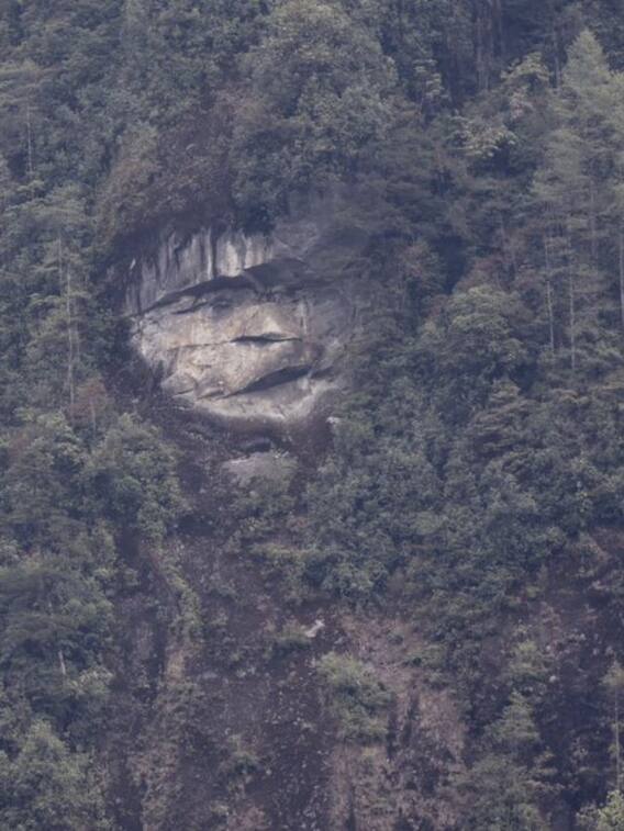 पहाड़ पर दिखी हनुमान जी की मूर्ति जैसी आकृति