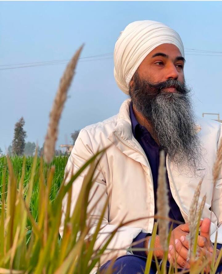 ਅੰਮ੍ਰਿਤਪਾਲ ਨੂੰ ਫੜਨ ਲਈ ਤਲਾਸ਼ ਜਾਰੀ ਹੈ ਜ਼ਿਕਰ ਕਰ ਦਈਏ ਕਿ 'ਵਾਰਿਸ ਪੰਜਾਬ ਦੇ' ਦਾ ਮੁਖੀ ਅੰਮ੍ਰਿਤਪਾਲ ਸਿੰਘ ਕਰੀਬ 23 ਦਿਨਾਂ ਤੋਂ ਫਰਾਰ ਹੈ। ਇਸ ਦੌਰਾਨ 5 ਸੂਬਿਆਂ ਦੇ 150 ਬੱਸ ਅੱਡਿਆਂ ਅਤੇ 300 ਕੈਂਪਾਂ 'ਤੇ 5 ਹਜ਼ਾਰ ਤੋਂ ਵੱਧ ਪੁਲਿਸ ਮੁਲਾਜ਼ਮਾਂ ਨੇ ਤਲਾਸ਼ੀ ਮੁਹਿੰਮ ਚਲਾਈ ਪਰ ਅੰਮ੍ਰਿਤਪਾਲ ਹਮੇਸ਼ਾ ਦੋ ਕਦਮ ਅੱਗੇ ਸੀ।