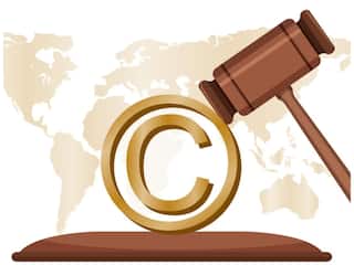 डिग्री पर बवाल! क्या कोई भी यूनिवर्सिटी में जाकर दूसरे शख्स की डिग्री निकाल सकता है?