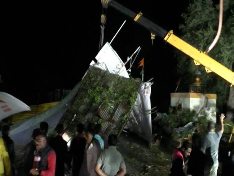 Akola News rain in akola maharashtra tree fell on tin shed in temple know details Akola Accident: अकोल्यातील पारस गावात झाड कोसळून 7 जणांचा मृत्यू; अनेक भाविक जखमी, बाबूजी महाराज मंदिरात मोठी दुर्घटना