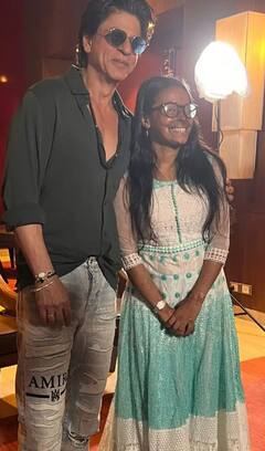 Shah Rukh Khan : अ‍ॅसिड हल्ल्याचा शिकार झालेल्यांच्या भेटीला किंग खान! पाहा फोटो