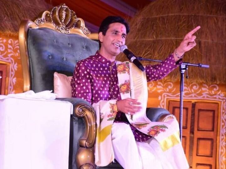 लेकिन अब एक बार फिर कुमार विश्वास की बीजेपी सांसद और केंद्रीय मंत्री साध्वी निरंजन ज्योति के साथ तस्वीर सामने आई है.