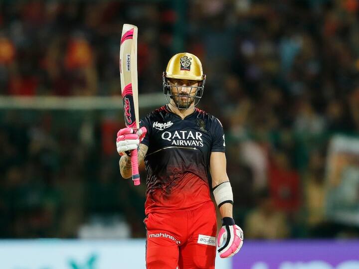 IPL 2023: RCB Faf du Plessis half century in 35 balls smashes longest 115 Metre six this season Faf du Plessis: 'கெத்தா நடந்து வரான்... ஸ்டேடியத்தை  கடந்து வரான்..' சிக்ஸர் மழை பொழிந்த டுப்ளிசிஸ்..!