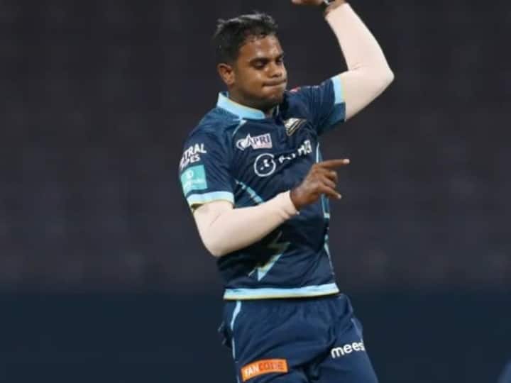 IPL 2023: पांच छक्के पड़ने के बाद यश दयाल को मिला पिता का साथ, पढ़ें स्टेडियम में बैठी बेटी से क्या की थी रिक्वेस्ट IPL 2023 Father asked family members to encourage Yash Dayal I will go for next match in stadium IPL 2023: पांच छक्के पड़ने के बाद यश दयाल को मिला पिता का साथ, पढ़ें स्टेडियम में बैठी बेटी से क्या की थी रिक्वेस्ट