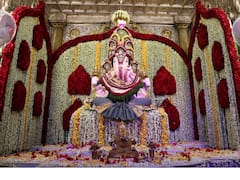 'दगडूशेठ' गणपती मंदिरात 50 लाख सुवासिक फुलांची आरास ; पाहा फोटो