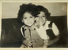 Guess Who: बॉलीवुड की ग्लैमरस बेब हैं तस्वीर में नजर आने वाली ये क्यूट बच्चियां, क्या आप पहचानने में हुए कामयाब?