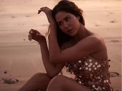 Photos: મોનોકિની પહેરીને દરિયાની રેતમાં રમતી જોવા મળી સોનમ બાજવા, દિલ ખોલીને આપ્યા આવા પૉઝ......