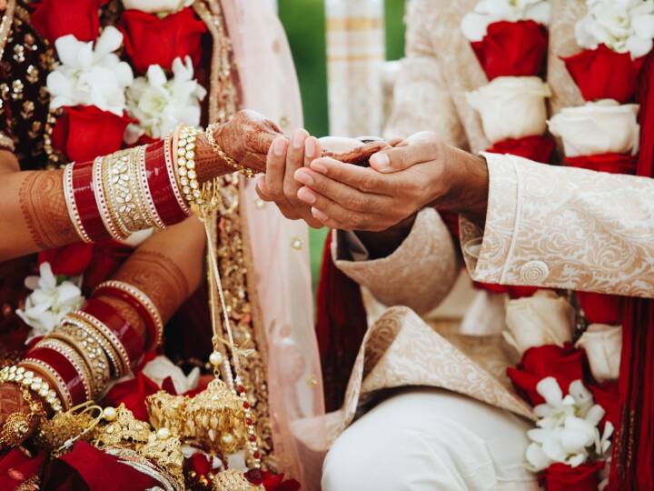 Allahabad High Court observed Family oppose inter caste marriage OBC Woman SC Man Caste deep rooted 'आजादी के 75 साल बाद भी खत्म नहीं हुई जाति', जानिए इलाहाबाद हाईकोर्ट ने क्यों कही ये बात