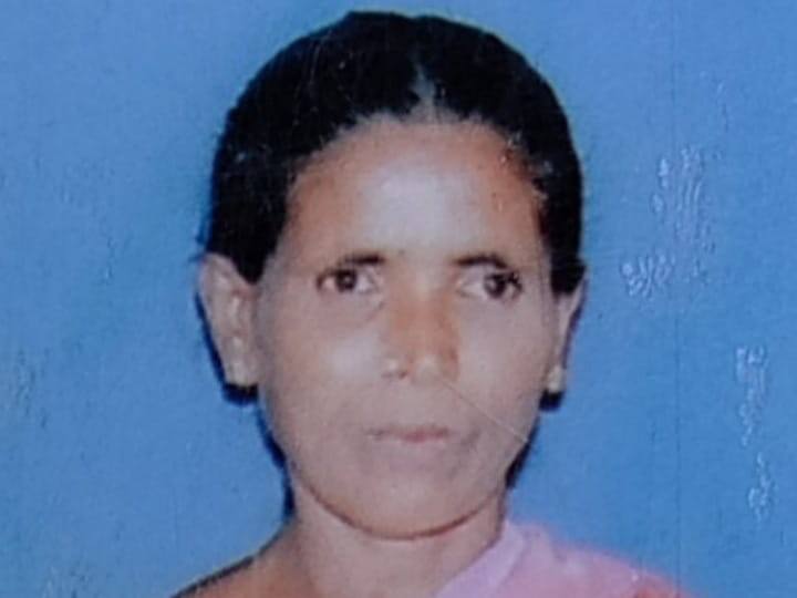 Karur female fisherman dies after getting stuck in quicksand TNN காவிரி ஆற்றில் மீன் பிடிக்க சென்ற பெண் புதை மணலில் சிக்கி உயிரிழப்பு - குளித்தலையில் சோகம்