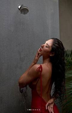 Sonam Bajwa: ਸੋਨਮ ਬਾਜਵਾ ਨੇ ਕੈਮਰੇ ਦੇ ਸਾਹਮਣੇ ਇਸ਼ਨਾਨ ਕਰਦੇ ਹੋਏ ਸ਼ੇਅਰ ਕੀਤੀਆਂ ਤਸਵੀਰਾਂ, ਹੌਟ ਅੰਦਾਜ਼ ਨੇ ਇੰਟਰਨੈੱਟ 'ਤੇ ਮਚਾਈ ਤਬਾਹੀ