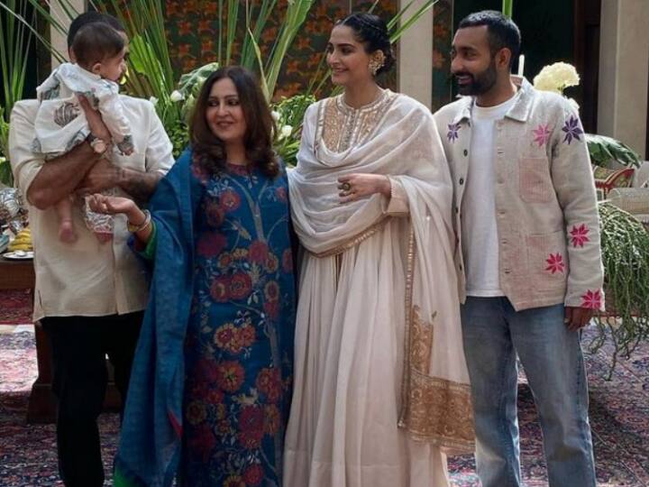 Sonam Kapoor Pics: बॉलीवुड एक्ट्रेस सोनम कपूर हाल ही में अपने पति आनंद आहूजा और बेटे वायु आहूजा के साथ अपने दिल्ली वाले घर में पहुंची हैं. जहां उनका भव्य स्वागत किया गया. नीचे देखिए तस्वीरें...