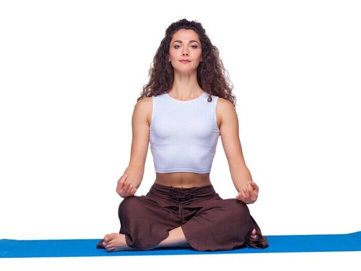 powerful yoga for glowing and young skin क्या चेहरे के लिए भी होता है कोई योग? आज यहां जानिए ये खास बात, फिर क्रीम-पाउडर का खर्चा कम हो जाएगा