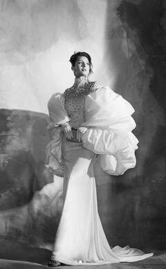 Nora Fatehi: ਨੋਰਾ ਫਤੇਹੀ ਨੇ ਪਾਇਆ ਹੈਵੀ ਸਲੀਵਜ਼ ਗਾਊਨ, ਯੂਜ਼ਰਸ ਨੇ ਉਡਾਇਆ ਮਜ਼ਾਕ