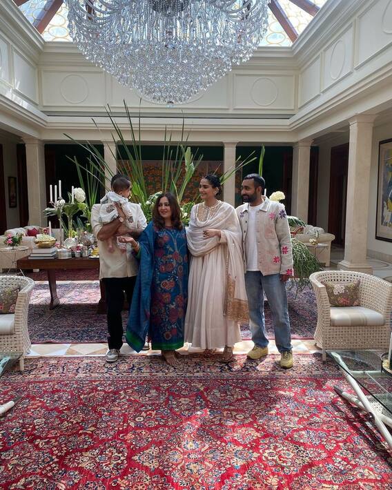 Sonam Kapoor Delhi Home:पहली बार अपने घर पहुंचा सोनम कपूर का बेटा वायु, दादा-दादी ने किया पोते का ग्रैंड वेलकम, देखिए Inside तस्वीरें