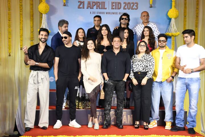 फिल्म को फरहाद सामजी डायरेक्ट कर रहे हैं. सलमान जोरों शोरों से फिल्म प्रमोशन में लगे हुए हैं. इवेंट के दौरान भी सभी स्टार साथ नजर आए.