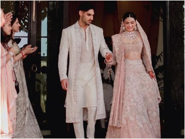 सिब्लिंग्स डे पर आथिया शेट्टी ने भाई अहान शेट्टी के साथ शेयर की अनसीन तस्वीर सिब्लिंग्स डे पर आथिया शेट्टी ने भाई अहान शेट्टी के साथ शेयर की अनसीन तस्वीर