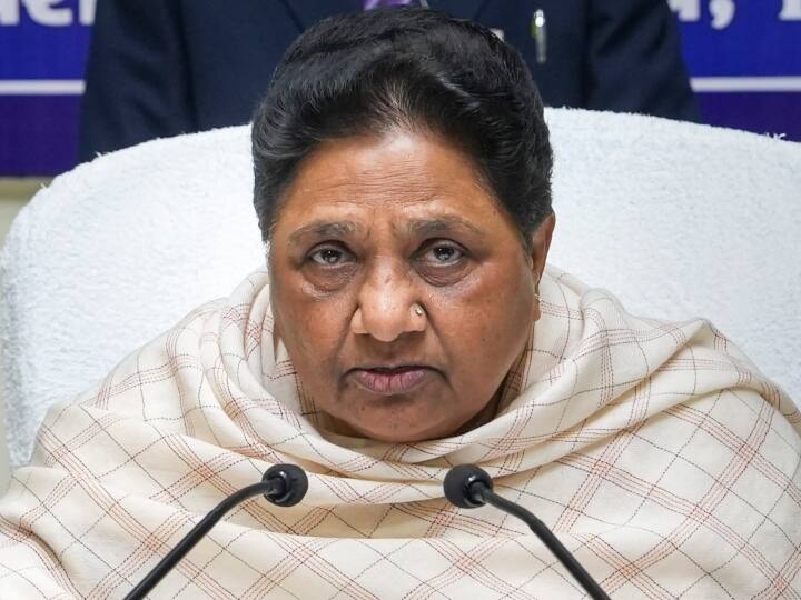 UP Nagar Nikay Chunav 2023 Mayawati demands election of Mayor through ballot paper, serious allegations against BJP UP Nikay Chunav 2023: मायावती ने की बैलेट पेपर से मेयर का चुनाव करवाने की मांग, BJP पर लगाए गंभीर आरोप