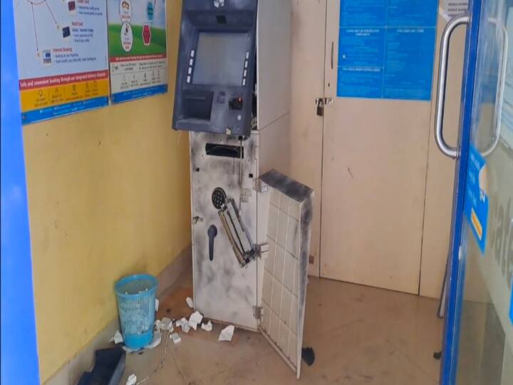 Canara Bank ATM machine was broken into and attempted robbery at Nagai velippalayam TNN Crime: ஏடிஎம் உடைக்கப்பட்டு கொள்ளை முயற்சி - நாகையில் பரபரப்பு