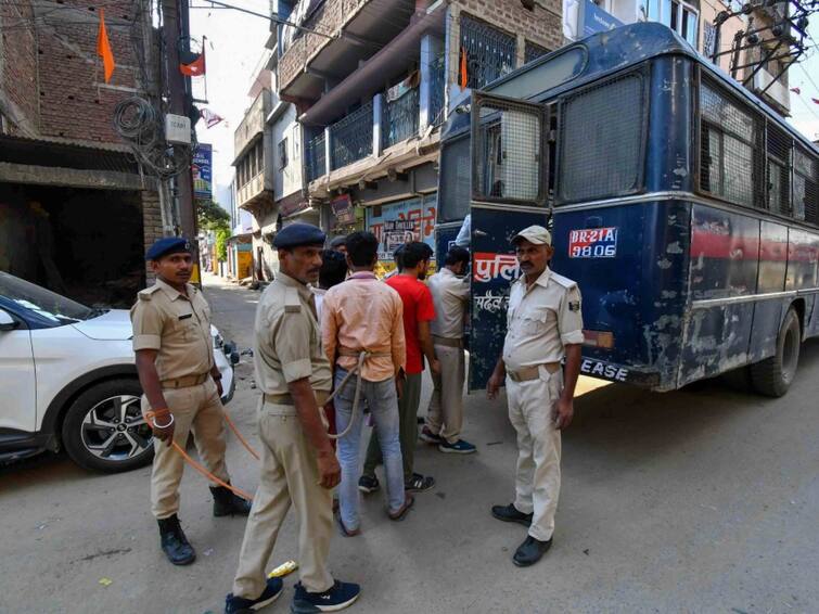 Bihar Police arrested five more accused of Biharsharif Violence surrendering themselves due to fear of property attachment Bihar Sharif Riot: पांच और आरोपियों को पुलिस ने किया गिरफ्तार, संपत्ति कुर्की के खौफ से खुद कर रहे हैं सरेंडर  