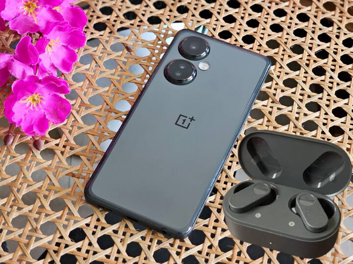 Oneplus के लेटेस्ट फोन और इयरबड्स की सेल शुरू, इन ऑफर्स का उठाएं लाभ, बच जाएंगे कई हजार