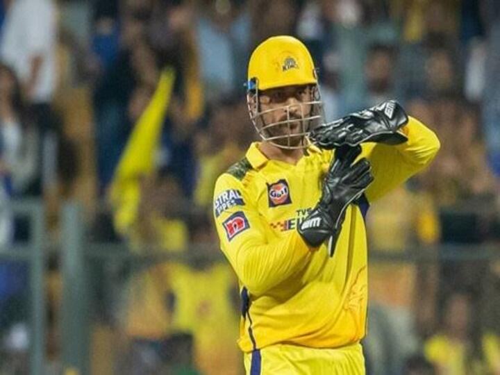 MS Dhoni: தோனியின் கால்களைத் தொட்டு வணங்கிய மைதான ஊழியர்… வைரலாகும் புகைப்படங்கள்!