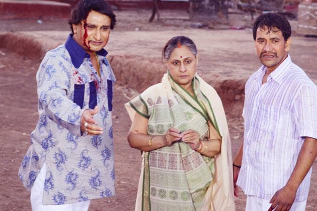 निरहुआ ने लीडिंग टैबलॉयड से हुई बातचीत में बताया था कि कैसे बिग बी के सामने सीन शूट करते हुए वो घबराए हुए थे. एक्टर की घबराहट का अंदाजा अमिताभ बच्चन को भी हो गया था.