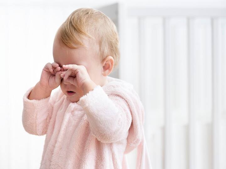 covid Symptoms in kids are red eyes in children be aware Covid: आंखें हो रही लाल, बच्चा कहीं कोविड की चपेट में तो नहीं आ गया... जान लें लक्षण और बचाव