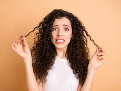 उलझते-फ्रिजी बालों से हमेशा के लिए मिल सकता है छुटकारा... ये तीन हेयर मास्क कीजिए ट्राई