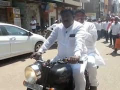 Pandharpur : सर्वसमान्यांचा आपला माणूस रवींद्र धंगेकर विठ्ठलाच्या दारी 'बुलेट'वर