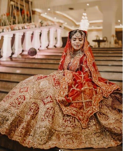 ਅਸੀ ਤੁਹਾਨੂੰ ਜੈਸਮੀਨ ਦੇ ਵਿਆਹ ਦੀਆਂ ਖੂਬਸੂਰਤ ਤਸਵੀਰਾਂ ਦਿਖਾਉਣ ਜਾ ਰਹੇ ਹਾਂ। ਜੋ amazing_fotographyy ਇੰਸਟਾਗ੍ਰਾਮ ਪੇਜ਼ ਤੋਂ ਸਾਹਮਣੇ ਆਈਆ ਹਨ।