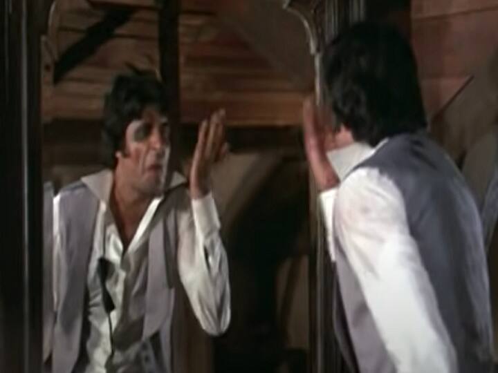 Amitabh Bachchan Iconic Scene Amitabh shot the iconic scene of Amar Akbar Anthony after giving 14 perfect takes the director was not present बिना डायरेक्टर के Amitabh Bachchan ने शूट कर लिया था अमर, अकबर, एंथोनी का आइकॉनिक सीन, दिए थे 14 परफेक्ट टेक