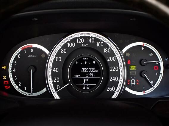 Car Mileage : Tips see some Useful and Easy Tips for Increase Your Car Mileage Car Mileage : ઓછી માઈલેજથી પરેશાન વાહન ચાલકો માટે ખાસ, અપનાવો આ ટિપ્સ