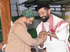 इफ्तार पार्टी में  पैदल ही पहुंचे मुख्यमंत्री, नीतीश कुमार को देखते ही चिराग ने पैर छूकर लिया आशीर्वाद