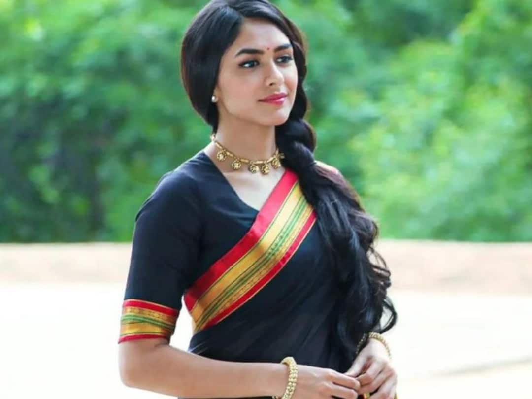 Actress Mrunal Thakur Interesting Comments about Sita Ramam-2 Mrunal Thakur: 'సీతారామం' సీక్వెల్ - హీరోయిన్ మృణాల్ ఠాకూర్ ఆసక్తికర వ్యాఖ్యలు