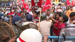 শান্তিমিছিলে ধুন্ধুমার, মিছিল আটকাতেই বামকর্মীদের সঙ্গে পুলিশের খণ্ডযুদ্ধ