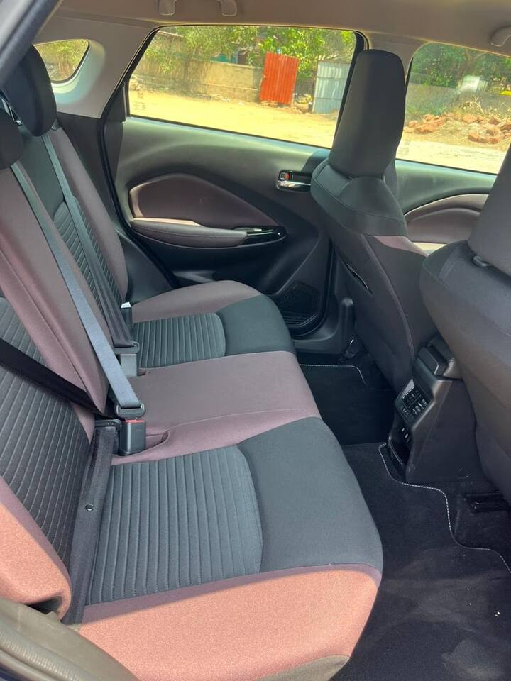 নতুন টার্বো পেট্রোল ইঞ্জিন পেয়েছে  Maruti Suzuki Fronx এর সাথে টার্বো পেট্রোল ইঞ্জিন সেগমেন্টে নতুন করে ঢুকেছে মারুতি। এটি একটি ভাল সময়, কারণ এখনই কমপ্যাক্ট SUVগুলি ডিজেল ইঞ্জিন থেকে পেট্রোলে পরিবর্তনের সাক্ষী হচ্ছে। Fronx সেই সেগমেন্টেই প্রবেশ করতে চলেছে। এটি একটি কুপে স্টাইলের এসইউভি যা ব্যালেনোর উপর ভিত্তি করে তৈরি হয়েছে।