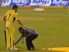 MS Dhoni: தோனியின் கால்களைத் தொட்டு வணங்கிய மைதான ஊழியர்… வைரலாகும் புகைப்படங்கள்!