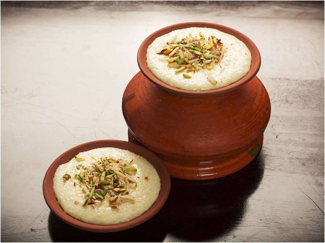 Be sure to follow these precautions while cooking in a clay pot Clay Pot: మట్టి పాత్రలో వంట చేసేటప్పుడు ఈ జాగ్రత్తలు తప్పకుండా పాటించండి