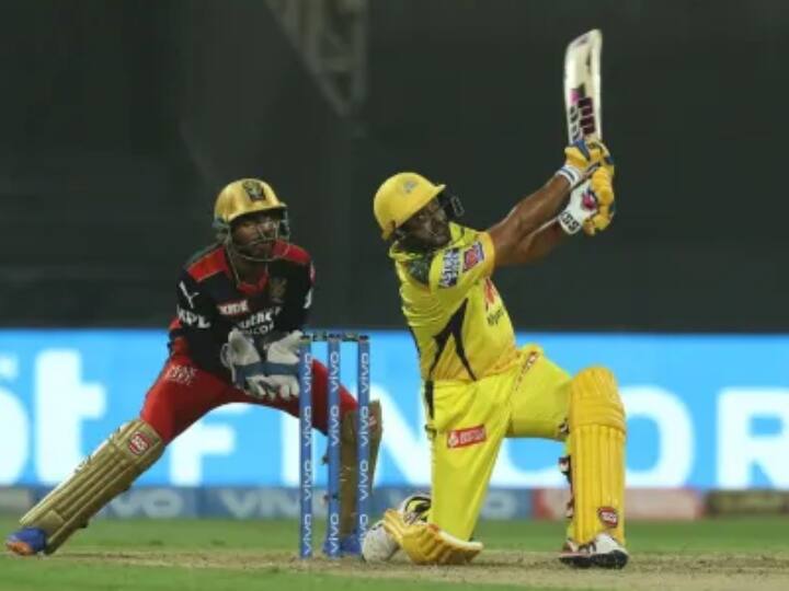 अंबाती रायुडू भारत के एक ऐसे खिलाड़ी हैं जिनके करियर में बहुत उतार-चढ़ाव आए. कभी वह अपनी बयानों की वजह से सुर्खियों में बने. तो कभी क्रिकेट मैदान पर मारपीट करने के लिए उतारू हो गए.