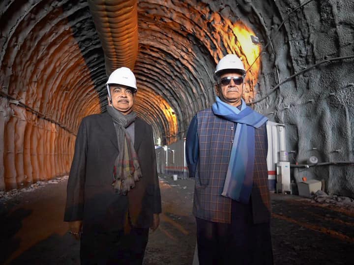 Zojila Tunnel Project: केंद्रीय मंत्री नितिन गडकरी ने सोमवार (10 अप्रैल) को जोजिला सुरंग का जायजा लिया. यह सुरंग जम्मू-कश्मीर को हर मौसम में लद्दाख से जोड़ने के मकसद से बनाई जा रही है.